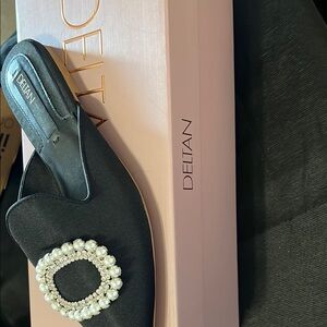 Delta Elegant Black Mules with Pearl Accent